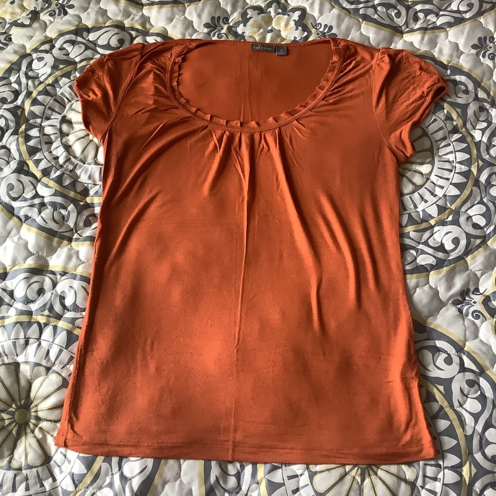 Apt 9 burnt orange stretch short sleeve shirt | women’s size M